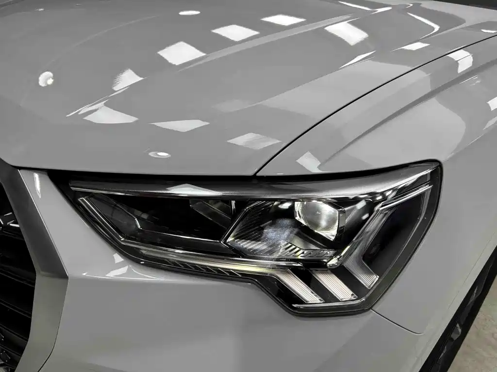 Audi Q3 — фото 18