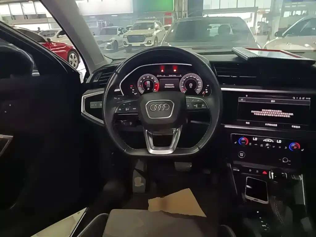 Audi Q3 — фото 11