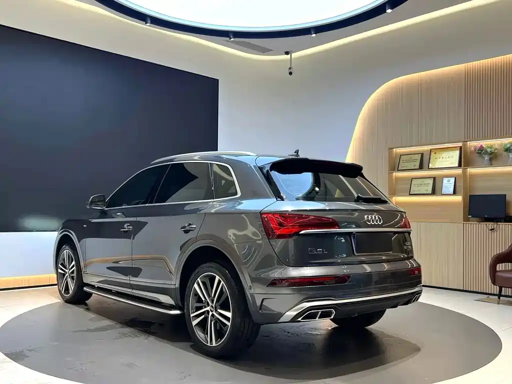 Audi Q5L — фото 8