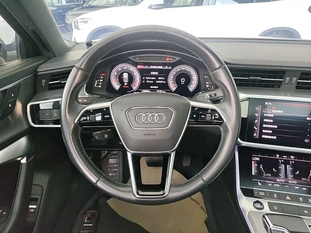 Audi A6L — фото 11