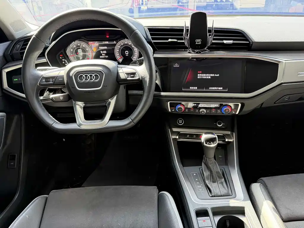 Audi Q3 — фото 10