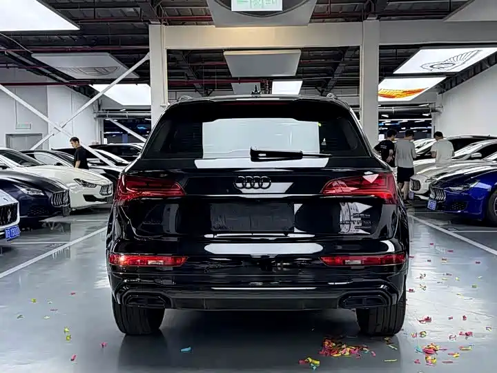 Audi Q5L — фото 19