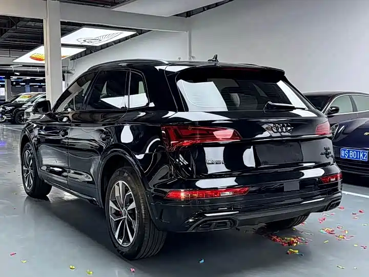 Audi Q5L — фото 20