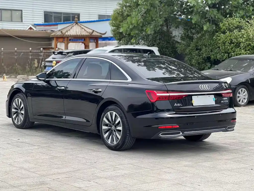 Audi A6L — фото 8