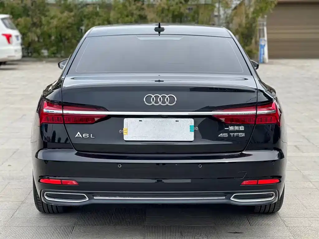Audi A6L — фото 9