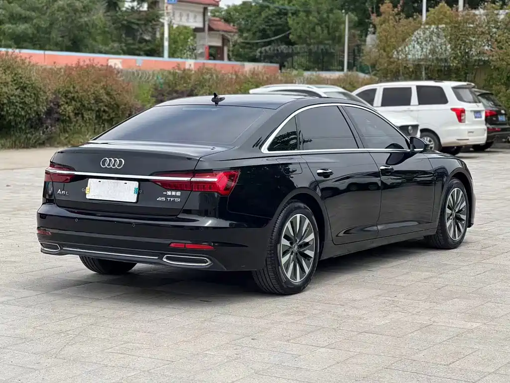 Audi A6L — фото 10