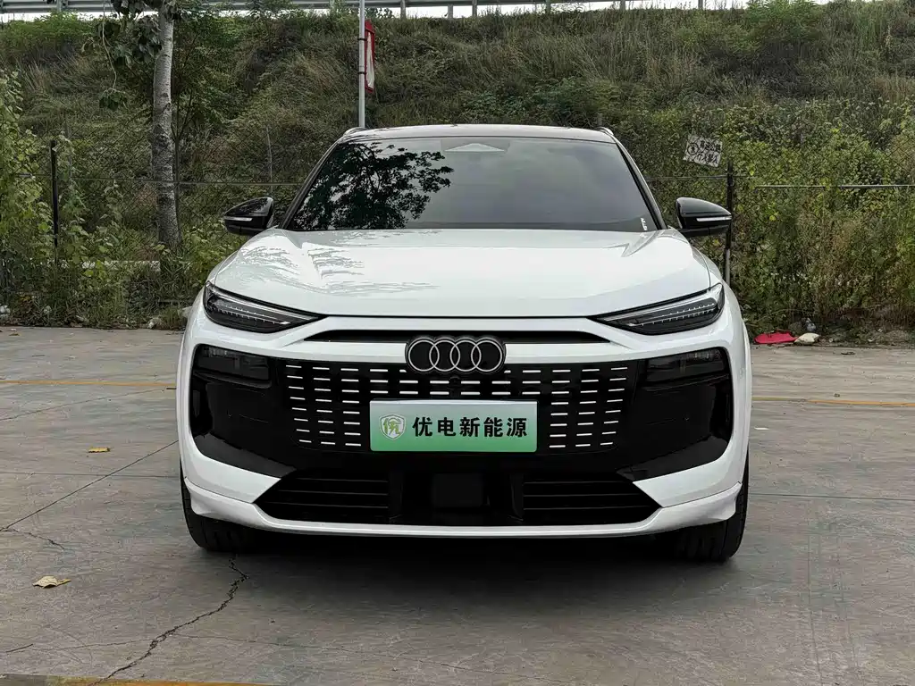 Audi Q6L e-tron — фото 2
