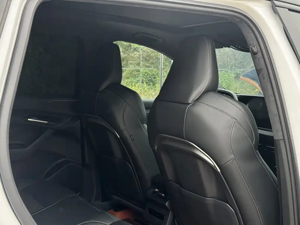 Audi Q6L e-tron — фото 17