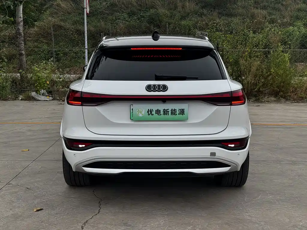 Audi Q6L e-tron — фото 3