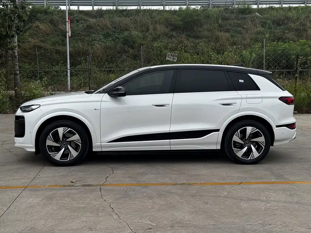 Audi Q6L e-tron — фото 4