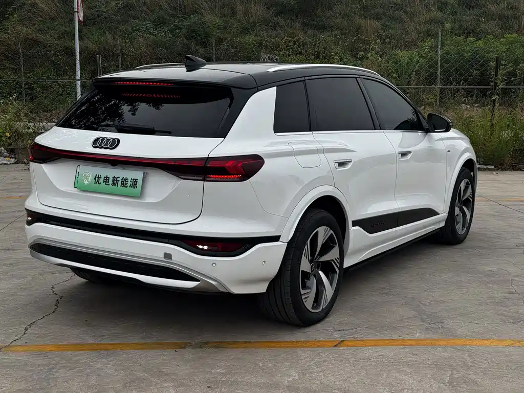 Audi Q6L e-tron — фото 8