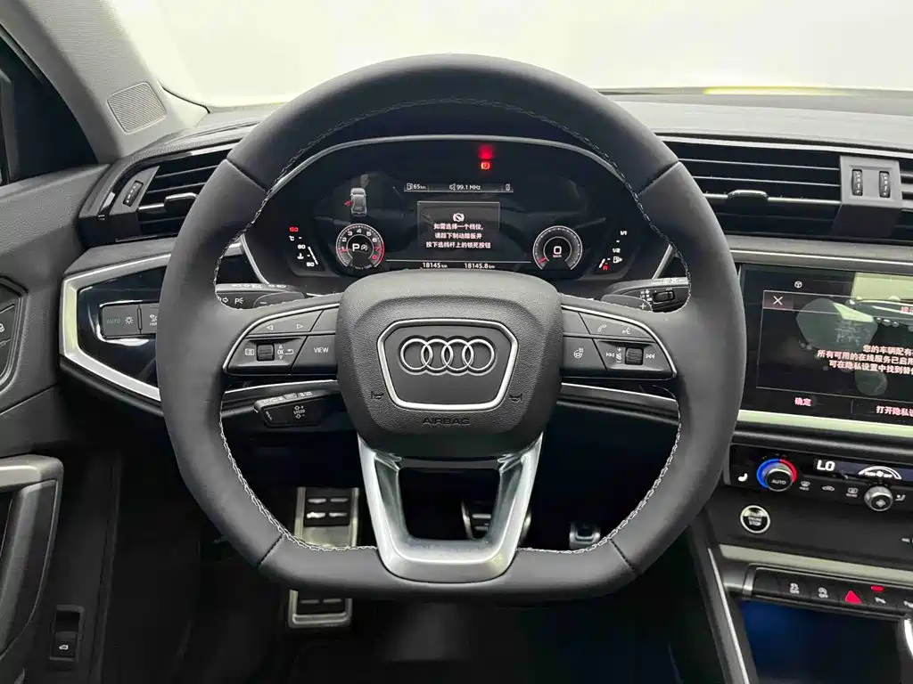 Audi Q3 — фото 3