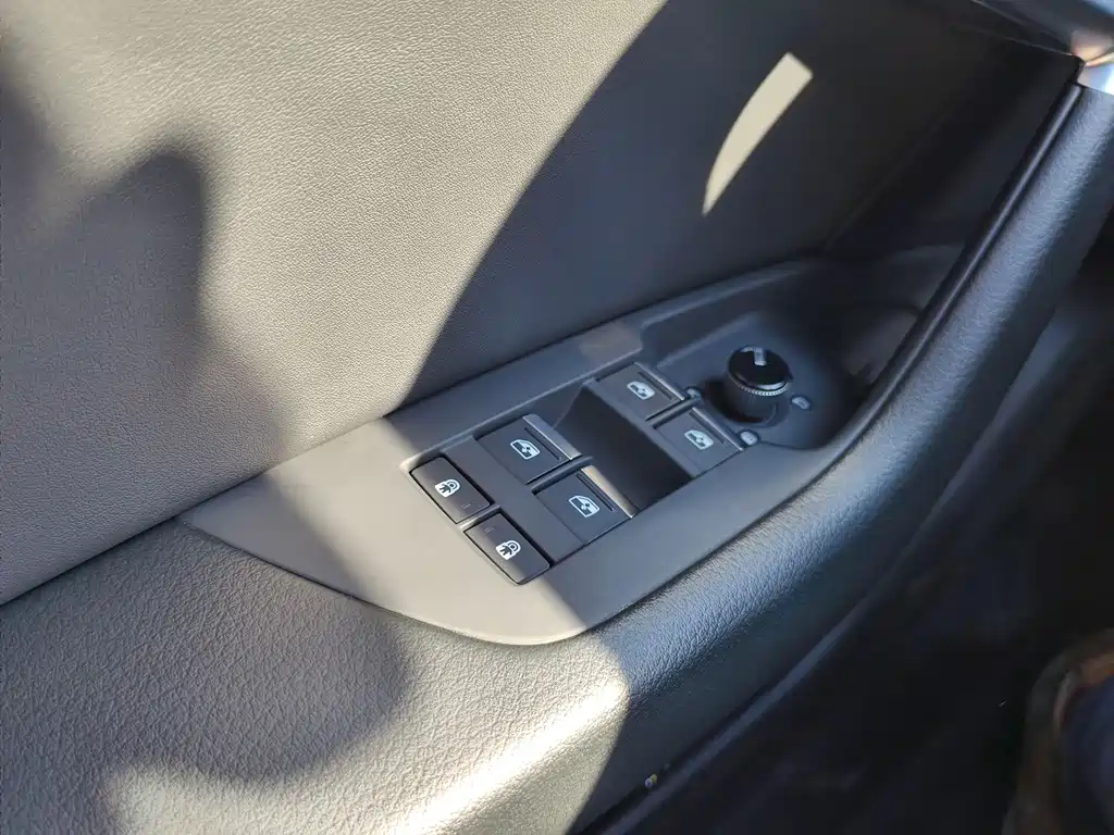 Audi A6L New Energy — фото 30