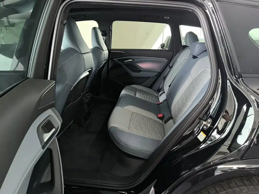 Audi Q6L e-tron — фото 17