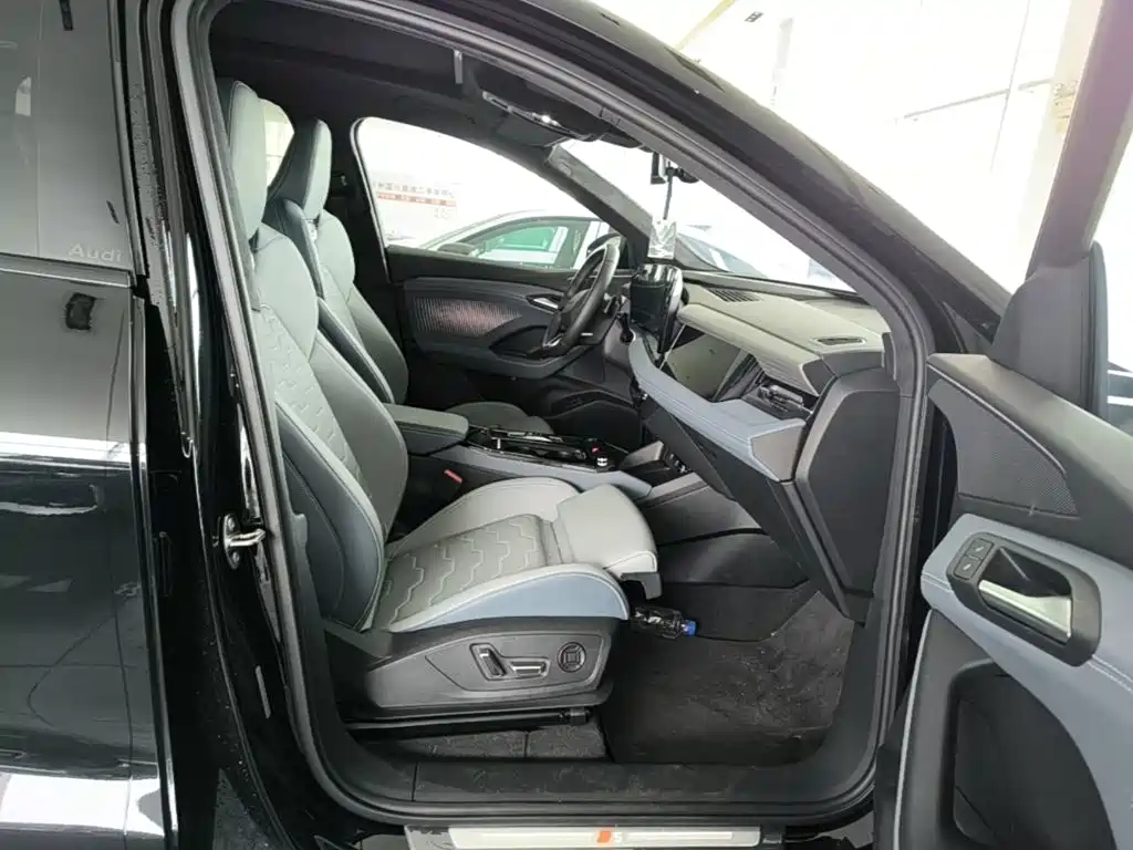 Audi Q6L e-tron — фото 25