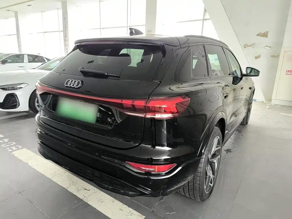 Audi Q6L e-tron — фото 7