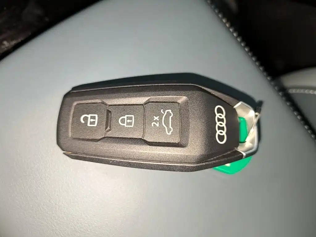 Audi Q6L e-tron — фото 9