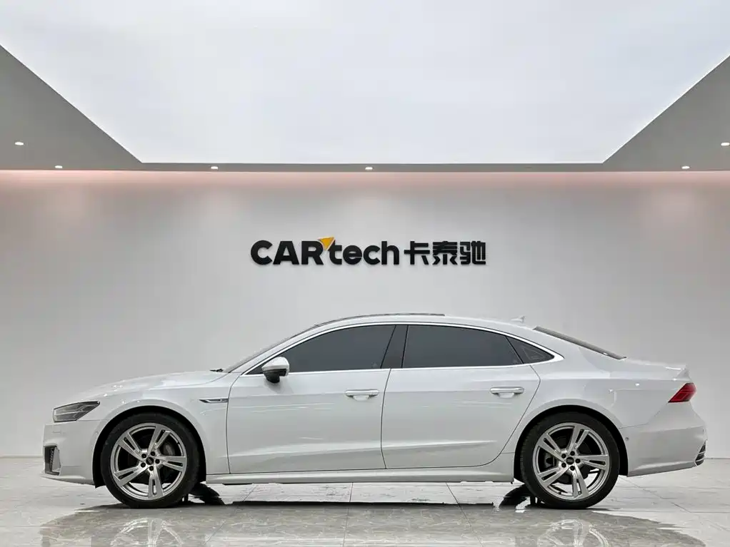 Audi A7L — фото 2