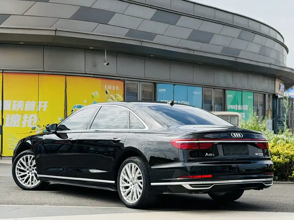 Audi A8 — фото 3