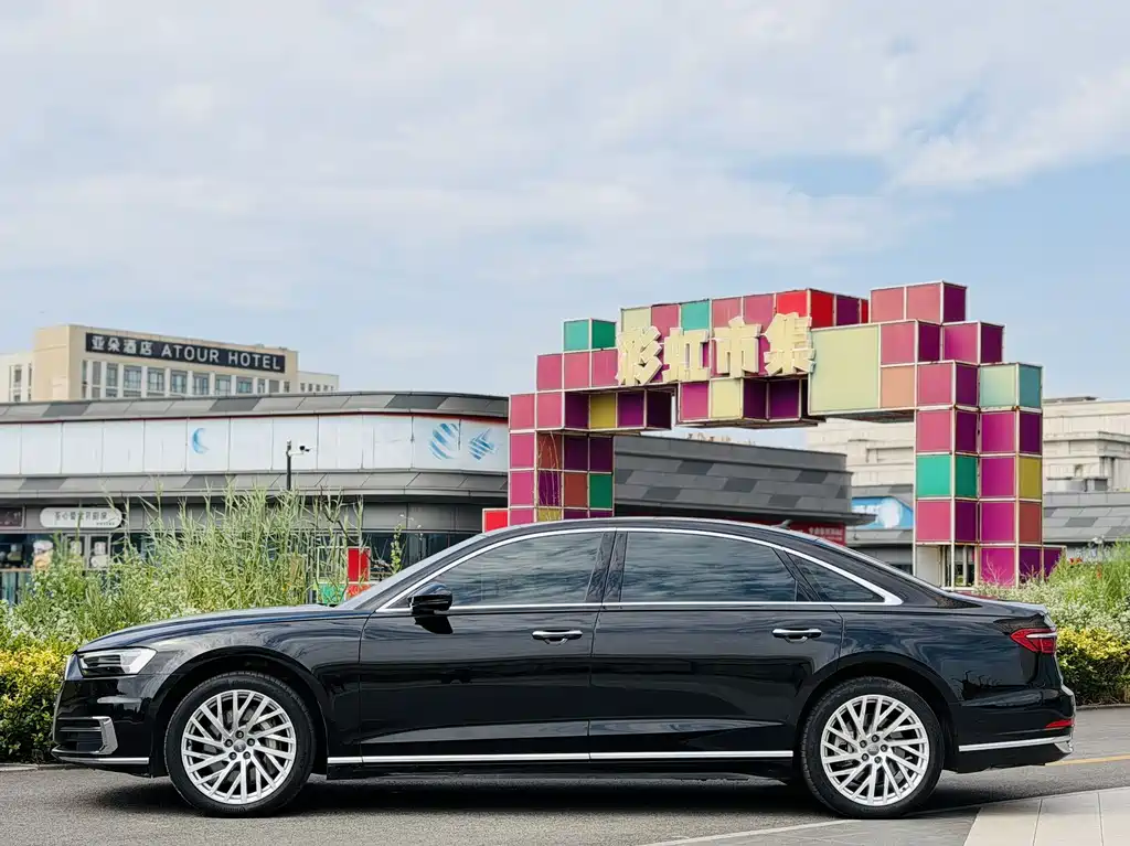 Audi A8 — фото 5