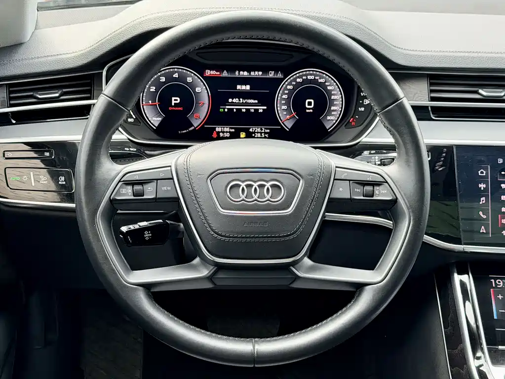 Audi A8 — фото 7
