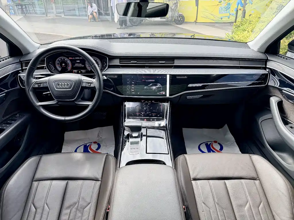 Audi A8 — фото 9