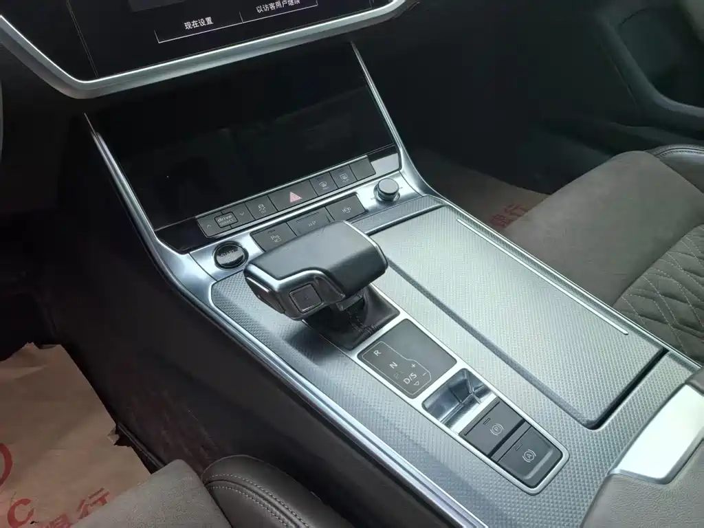 Audi A7L — фото 13