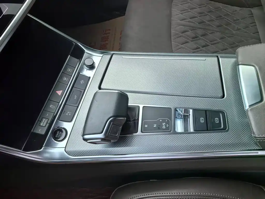 Audi A7L — фото 14