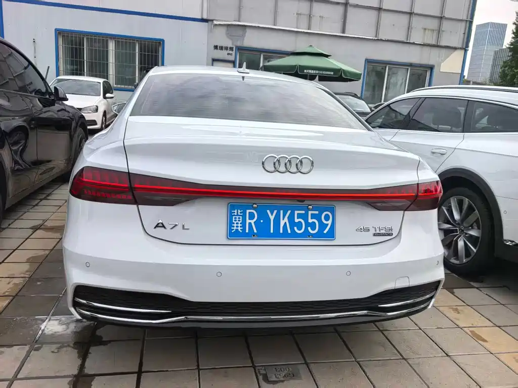 Audi A7L — фото 6