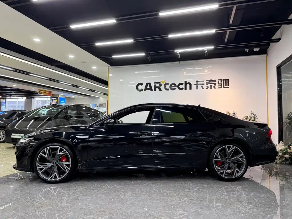 Audi A7L — фото 21