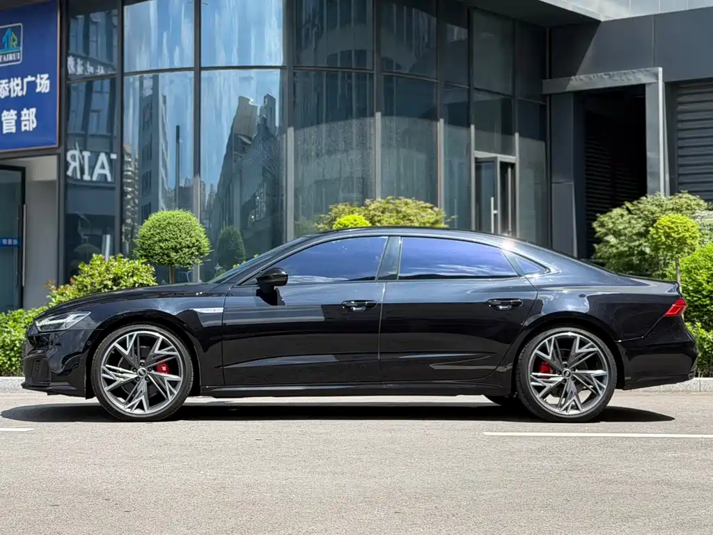 Audi A7L — фото 5