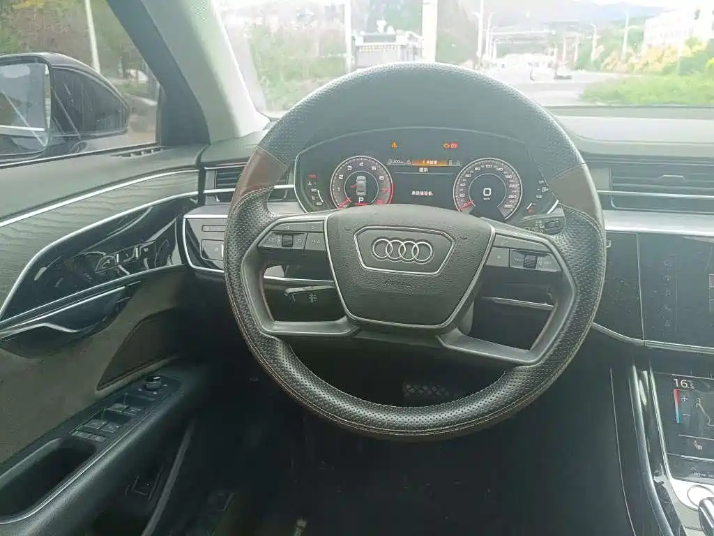 Audi A8 — фото 9