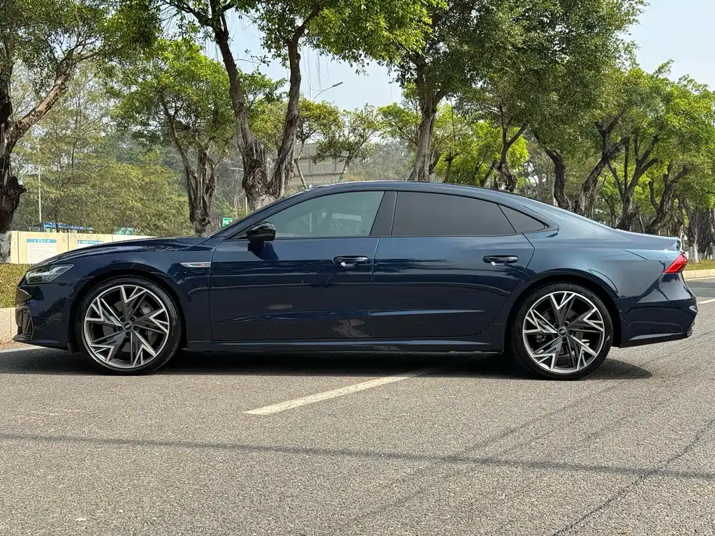 Audi A7L — фото 7
