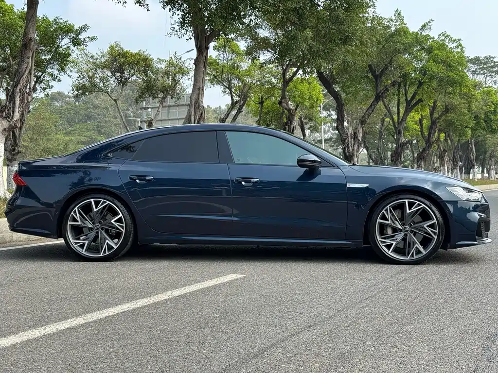 Audi A7L — фото 8