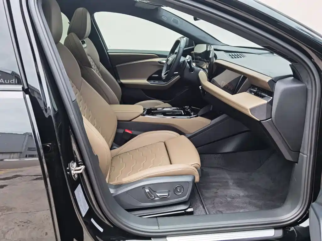 Audi A6L e-tron — фото 19