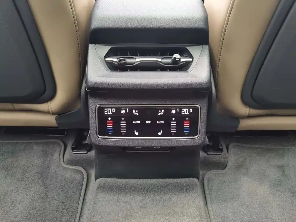 Audi A6L e-tron — фото 23