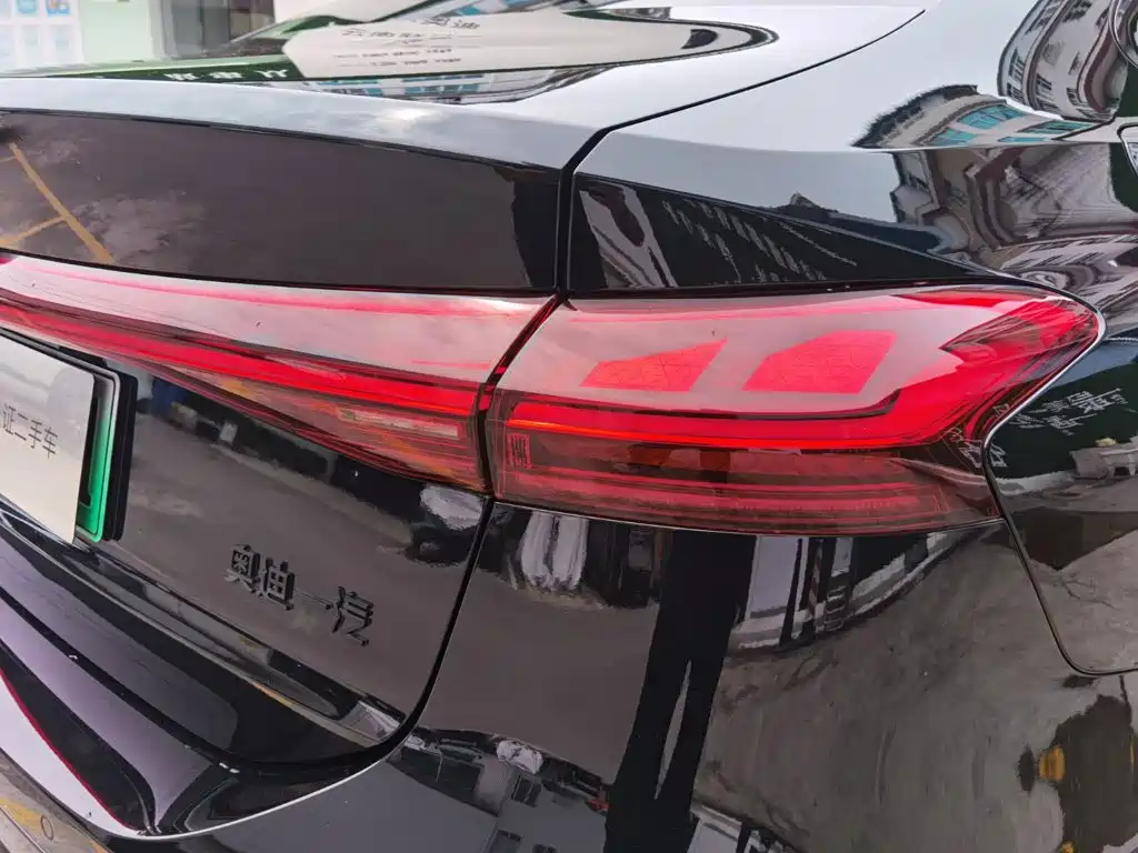 Audi A6L e-tron — фото 28