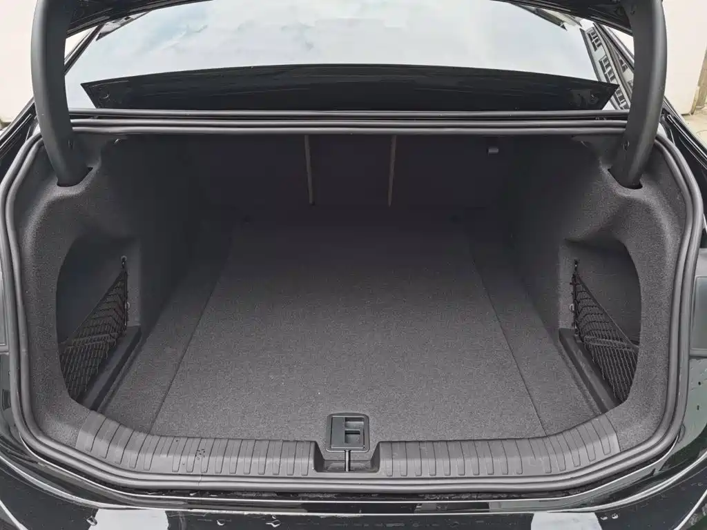 Audi A6L e-tron — фото 6