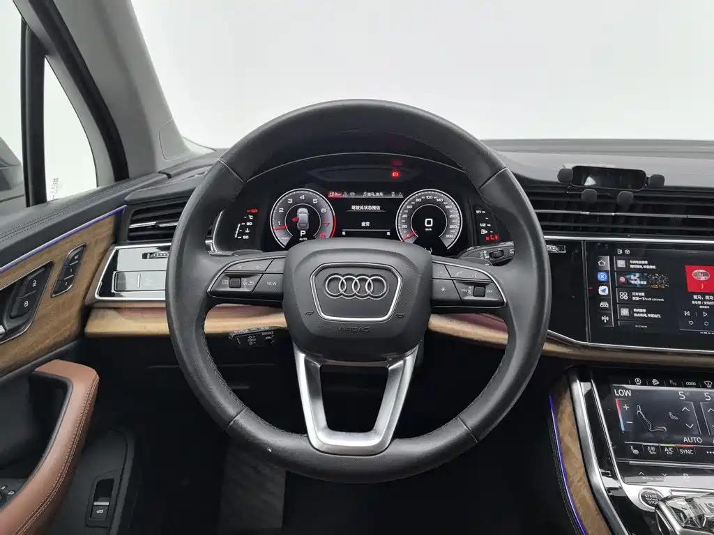 Audi Q7 — фото 11