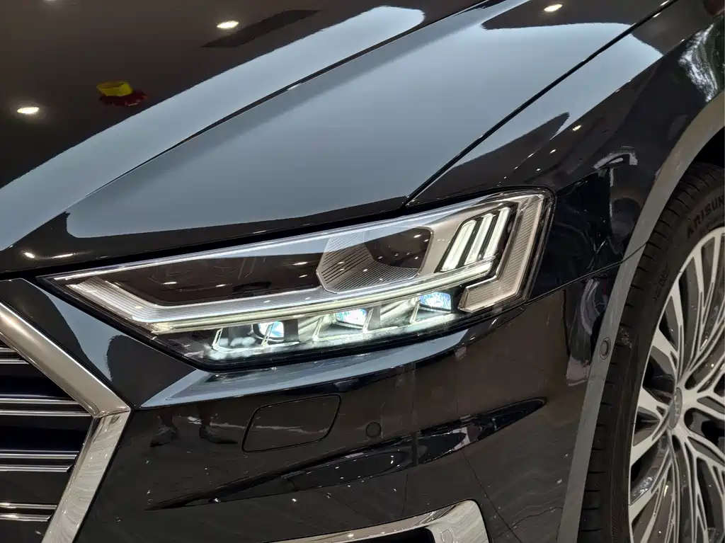 Audi A8 — фото 23