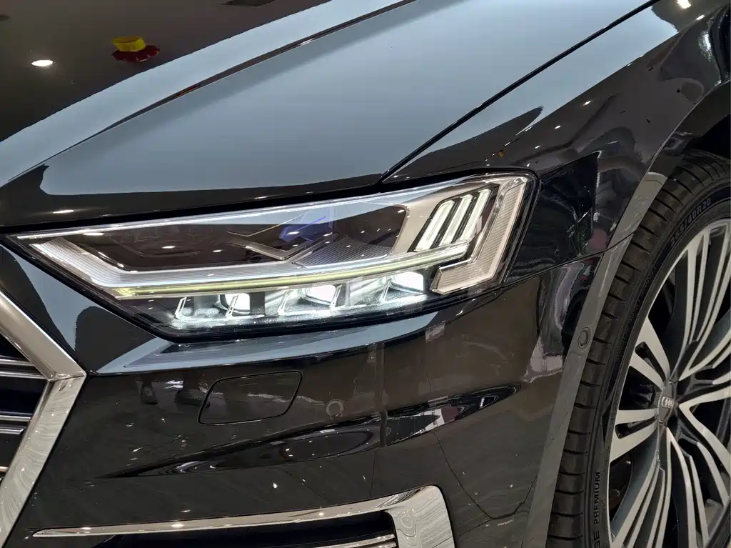 Audi A8 — фото 23