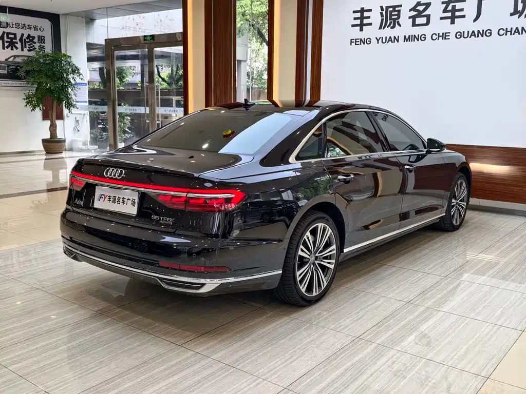 Audi A8 — фото 25