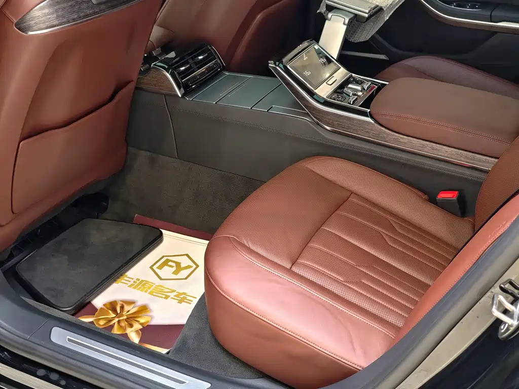 Audi A8 — фото 10