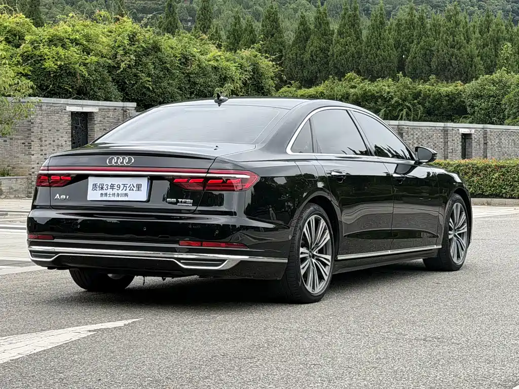 Audi A8 — фото 5