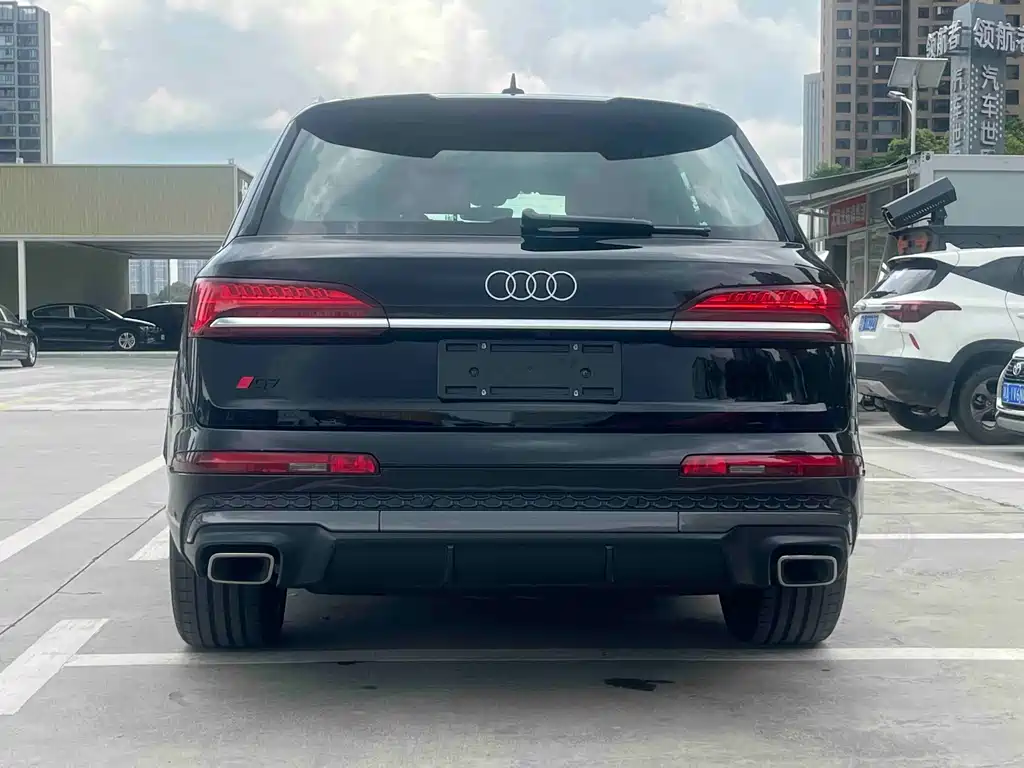 Audi Q7 — фото 7