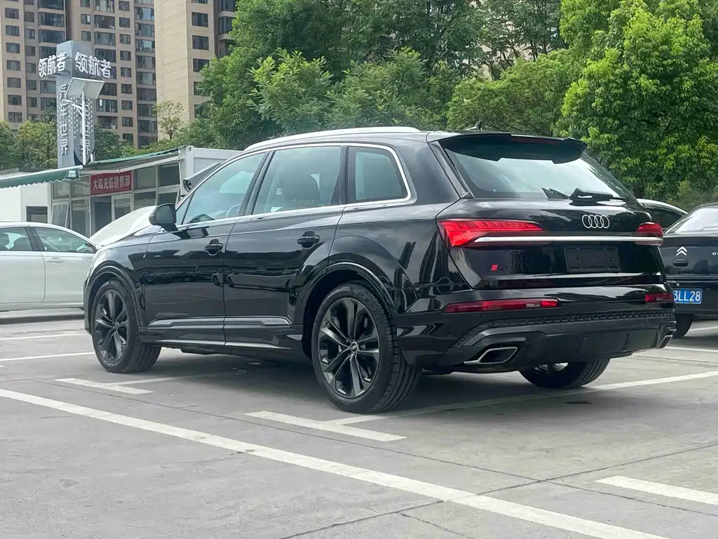 Audi Q7 — фото 8