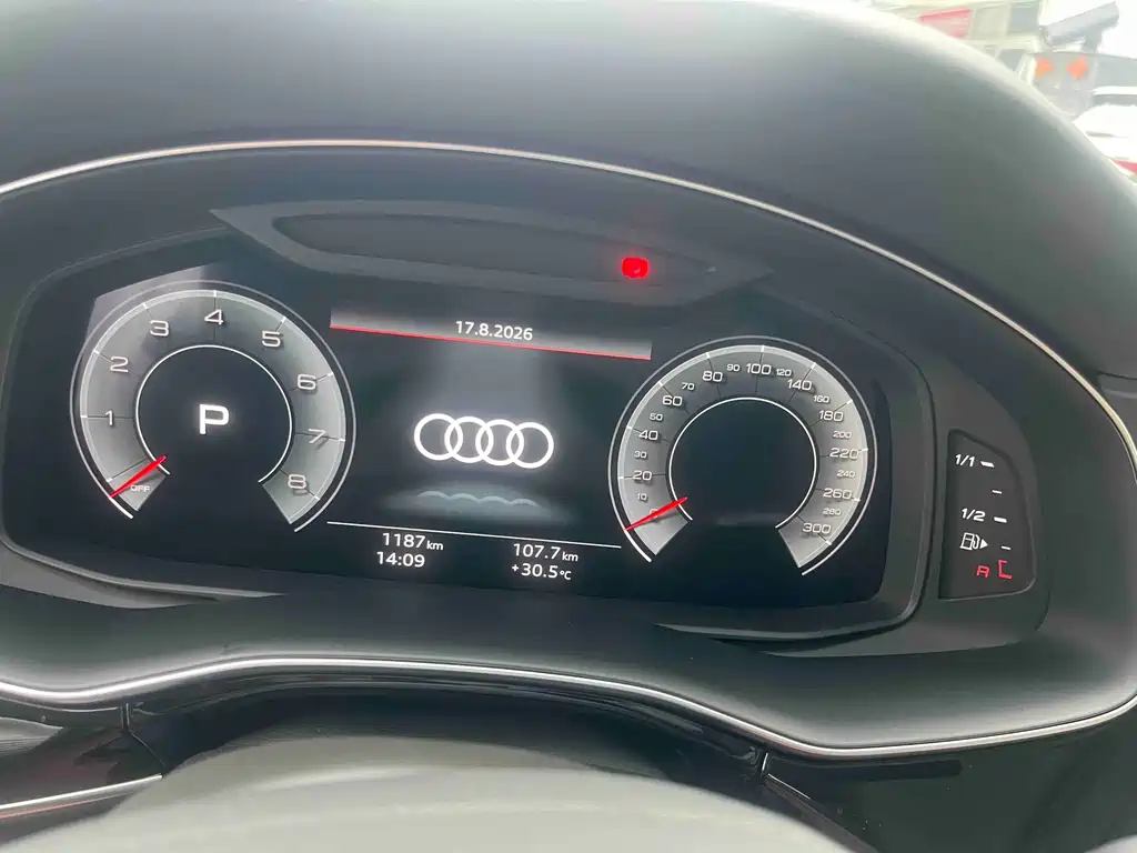 Audi Q7 — фото 10