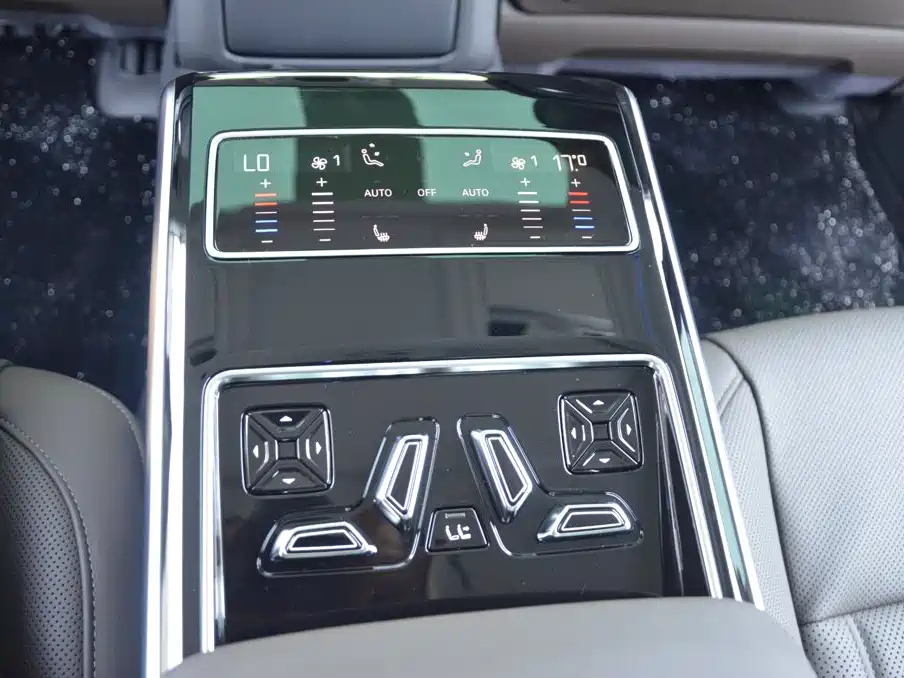 Audi A8 — фото 11