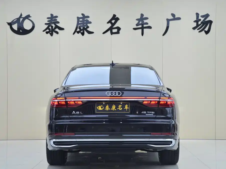 Audi A8 — фото 3