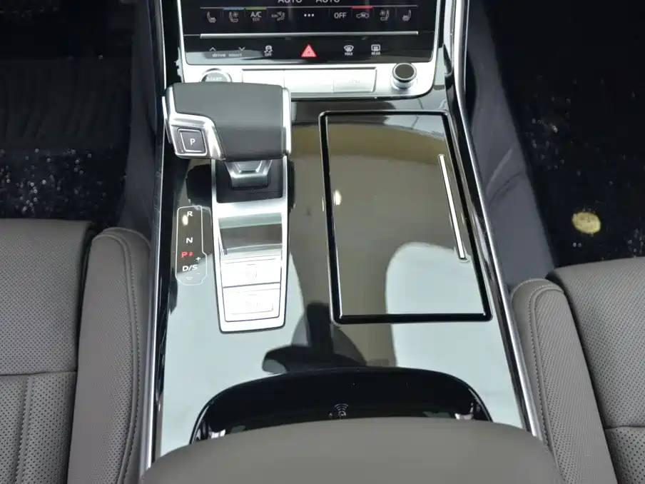 Audi A8 — фото 8